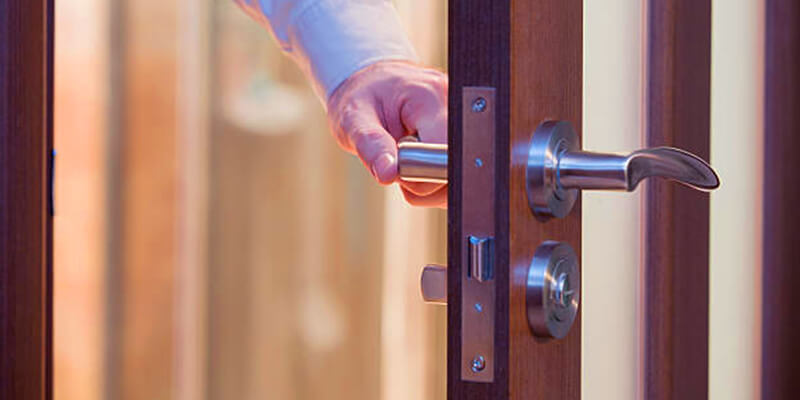 commercial front door locks - Veritas Locksmith